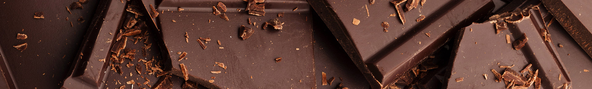 Una croccante copertura di raffinato cioccolato racchiude una soffice mousse